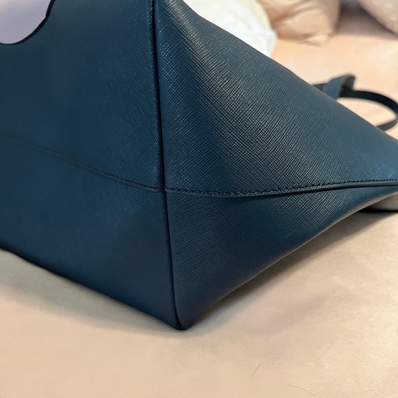 Kate spade tote with matching key fob - Picture 3 of 5